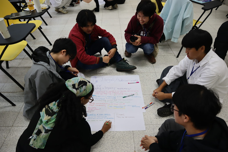 High school students sharing their knowledge about migrant works. (Day 1) (Photo credit: ICI)